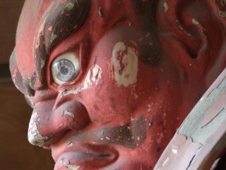 "아운" 지킴이들은 일본 대부분의 절에서 찾아볼 수 있다