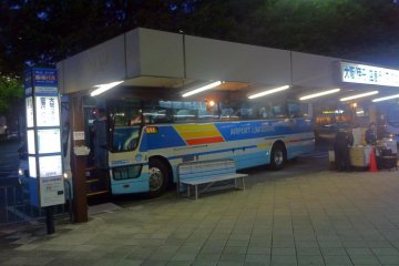 <p>El bus Airport Limousine sale de la salida sur de la estaci&oacute;n JR Kioto. Aseg&uacute;rate de tomar el bus hacia KIX y no hacia el aeropuerto Itami de Osaka</p>