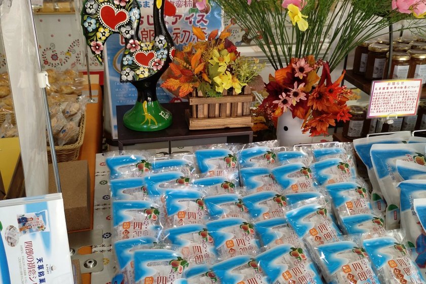 O produto mais especial da loja é o doce de figo criado com a imagem de Amakusa Shiro