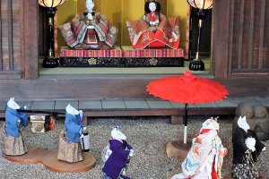 ตุ๊กตาฮินะ (hina) ตุ๊กตาสำหรับงานเทศกาลเด็กผู้หญิง หรือเทศกาลฮินะมัตสึริ 