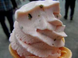 O gelado de sakura é delicioso!