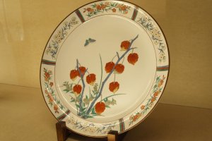 A Kakiemon plate with beautifully painted flowers