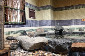 Dormy Premium Inn, a hotel chain with its own outdoor baths on its premise