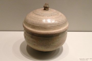 A simple stamped and inlaid bead design bowl that is both tribal and modern at the Museum of Oriental Ceramics Osaka