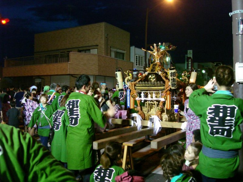 Preparing to pick up the mikoshi (portable shrine)