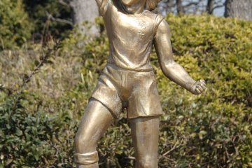 Estatua de bronce: Kojiro Hyuga (Steve Hyuga o Mark Lenders))