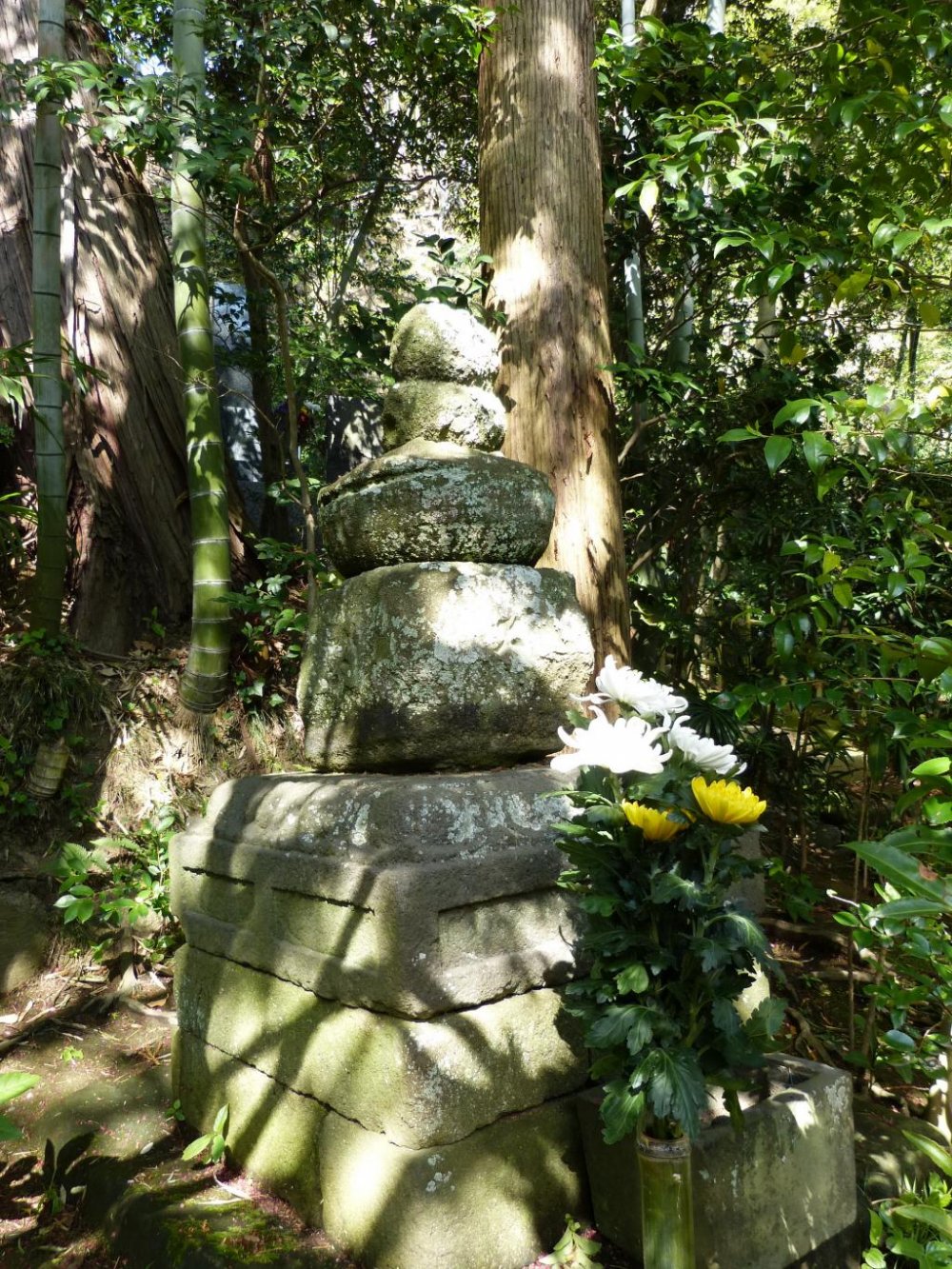 Ngôi mộ của Hojo Yasutoki