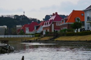 Rumah Hunian di sepanjang kanal