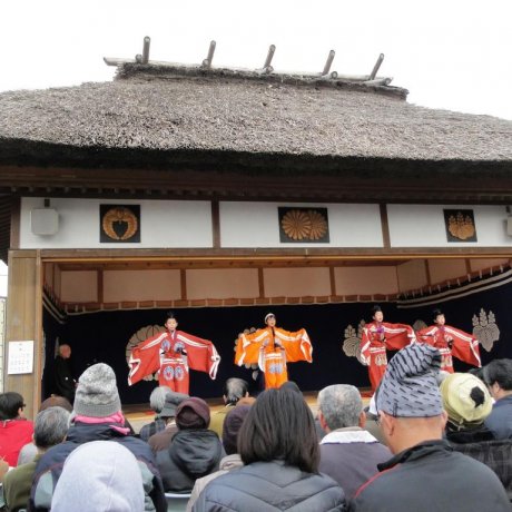 การเต้นรำ Kowakamai ในมิยะมะ