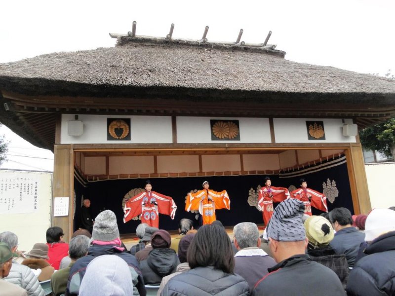 The stage (and performers) at Oe Tenmangu in Miyama