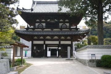 The front gate house of the temple is quite a grand sight.