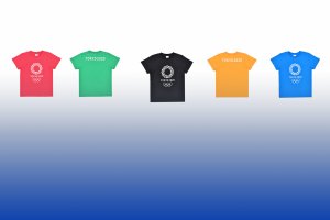 T-shirts de várias cores com o logótipo oficial de Tóquio 2020