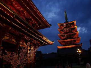 Một góc khác của đền Sensoji