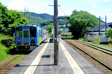 Aizu Shimogou Station platform