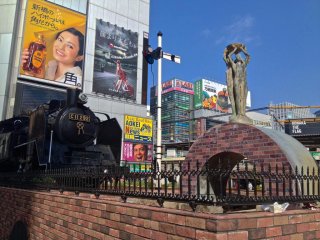 Đầu máy hơi nước tại ga Shinbashi
