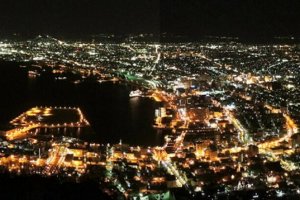 A paisagem vista do Monte Hakodate durante a noite