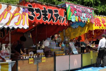 <p>Food stalls selling a range of street food</p>
