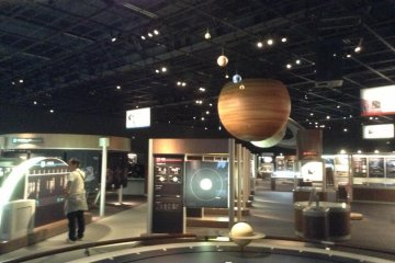 Главный выставочный зал буквально забит под завязку научными данными и информацией по истории астрономии. 