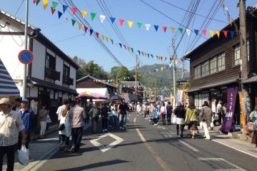 For a week, the town of Arita buzzes with a festive atmosphere and a remarkable number of visitors - nearly one million over the course of the fair!