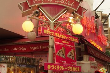 Angels Heart - один из двух популярных магазинчиков по продаже крепов на улице Такэсита.