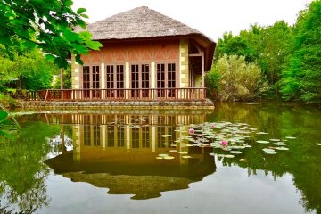 Surrounded by the pond, enjoy French cuisine during the lunch hours of 11:00am to 2:00pm