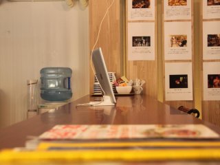 Free self-serivce coffee, iPads available for use, and a varied selection of magazines to read – a great way to wind down for a little while in Shibuya.