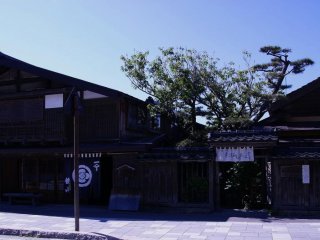 Yokoyamake - ที่พักของครอบครัวหนึ่งเดียวในทางใต้ของฮอกไกโด ในสมัยเอโดะ ที่มีส่วนร่วมในการประมง
