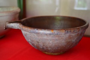 A traditional Kokujiyaki bowl with iron glaze.