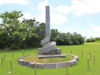 This monument recognizes the 50th anniversary of the end of World War II, the economic recovery of Okinawa, peace, and the longevity of the Okinawan people