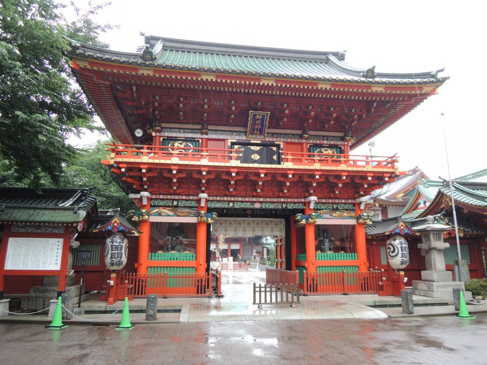 The main entrance to Kanda Shrine - not the typical torii gates