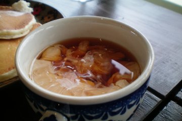 น้ำชาของร้านกาแฟแพนเค้กรุสะรุกะ