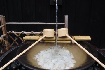 <p>หลุมน้ำสำหรับคุณที่จะล้างความเค็มของมิโซะและถั่วเหลือง</p>