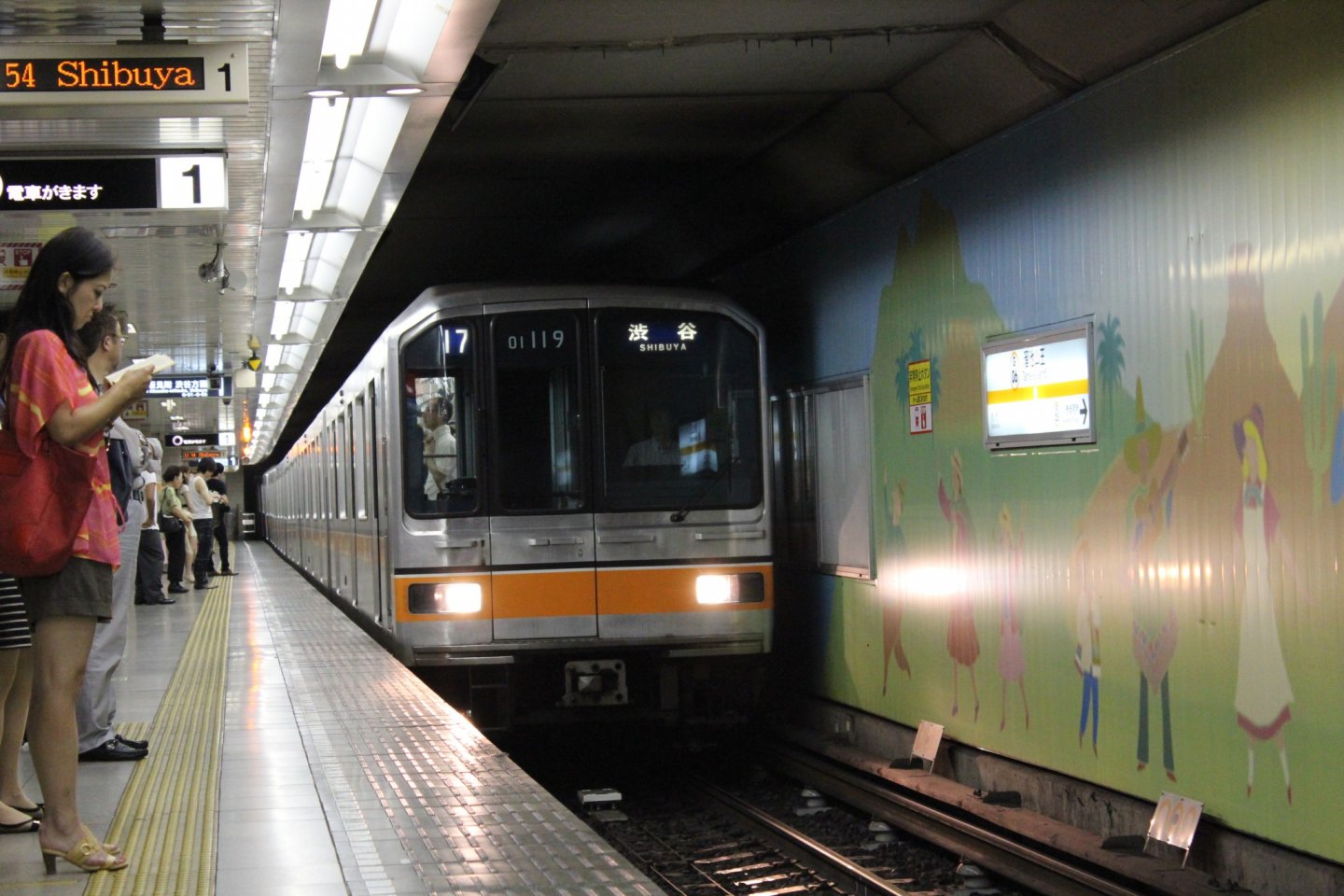 Ginza platform: train to Shibuya