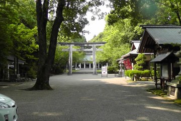 A view of the Gokoku Shrine from the entrance