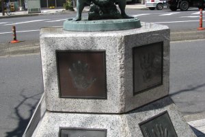 Памятник борцам сумо