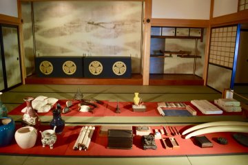 Так как Нагасаки был своего рода воротами в остальной мир, здесь можно найти примеры артефактов, которые привозили в город