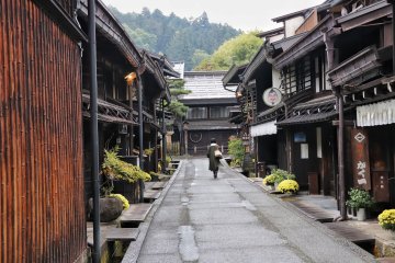 The traditional shopping streets of Kami and Shimo (upper and lower) Sannomachi