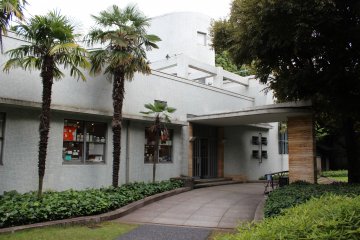 The Hara Museum of Contemporary Art is located in Kitashinagawa.