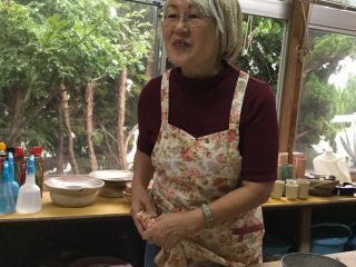 Local artist Kato-san explains the history of natural dyeing.