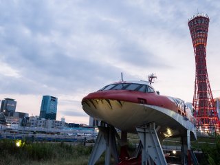 Techno Super liner (Hayate) là một chiếc thuyền thử nghiệm đang hoạt động (được chế tạo ở một phần sáu hiệu điện thế), đó là một phần trưng bày bên ngoài bảo tàng Hàng hải.