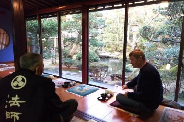 Drinking green tea with the 46th Generation owner of Hōshi Ryokan.