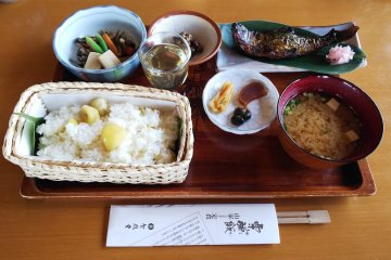 Un delicioso arroz con castañas de la tienda Chikufudo en Obuse
