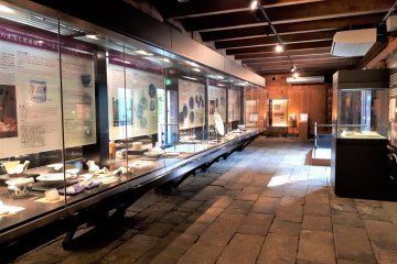 Once the Former Stone Warehouse, this archaeological centre features many of the finds discovered in Dejima. 