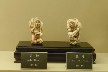 The famous motif of "the Wind and Thunder Gods"