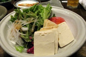 Тофу с салатом