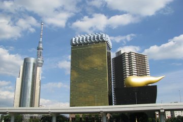 Башня Sky Tree и здание пивоварни ASAHI