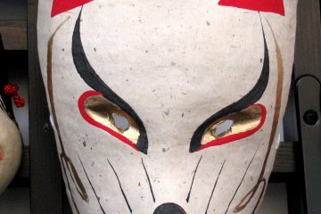 Популярная маска кицунэ 