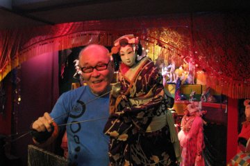 Tsujimura-san demonstrating his puppet 