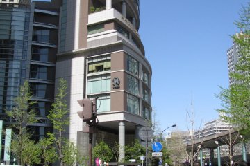 Крупный магазин MARUZEN возле станции Токио