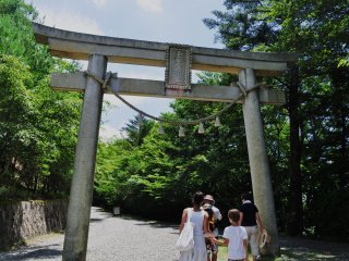 Đền Tamaki không phải là một địa điểm hấp dẫn du khách, mặc dù cảnh đẹp đến nao lòng